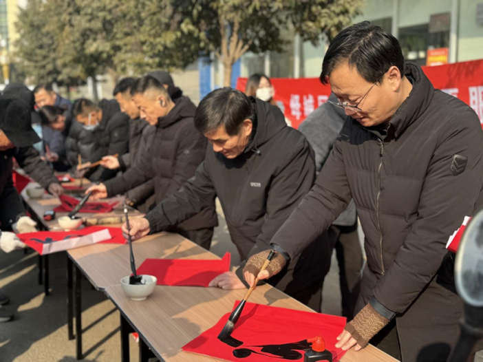 棗莊市嶧城區(qū)底閣鎮(zhèn)：墨香四溢迎新春,，福暖佳節(jié)送祝福