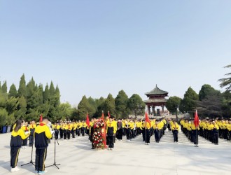 棗莊市中：舉行“緬懷革命先烈,，傳承紅色基因”清明祭掃活動